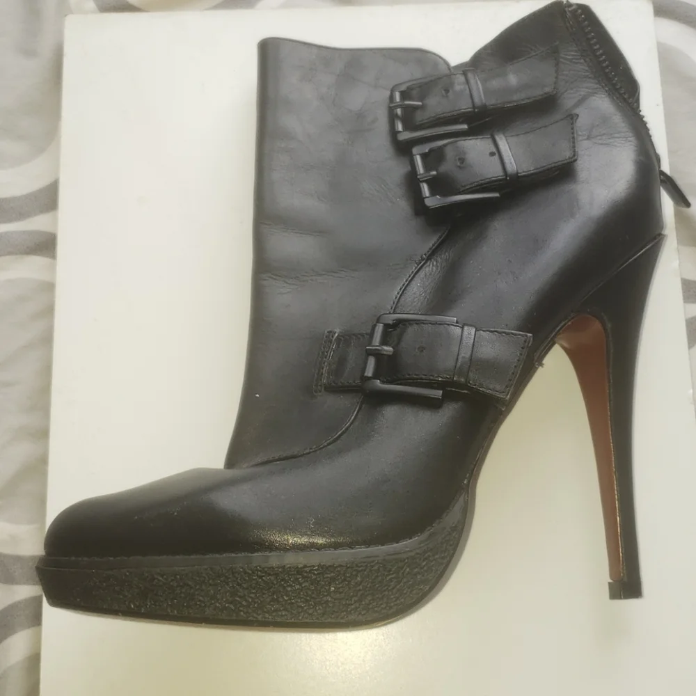 Charles David Black Moto Style Booties with buckles Size 8 - Picture 3 of 9